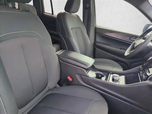 Used 2025 Jeep Grand Cherokee Laredo X w/ Luxury Tech Group I RWD image 28