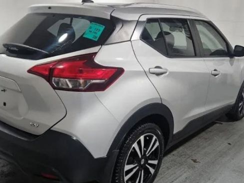 Used 2018 Nissan Kicks SV image 3