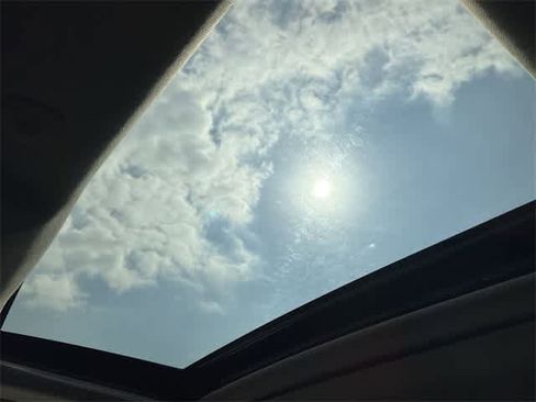 Used 2023 Toyota Highlander XLE image 15