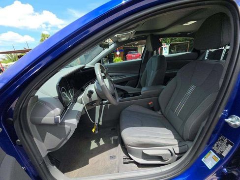 Used 2025 Hyundai Elantra SEL FWD image 7