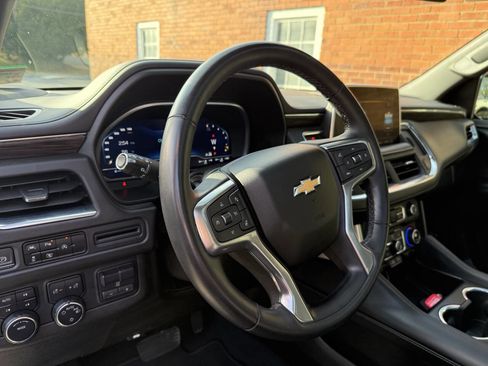 Used 2023 Chevrolet Suburban LT w/ Luxury Package image 10