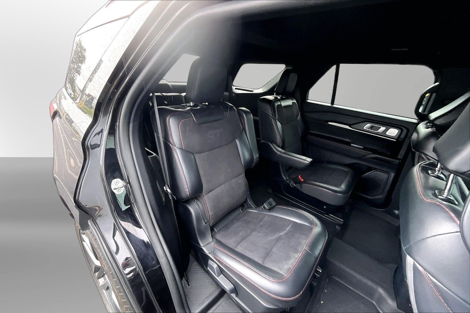 Used 2025 Ford Explorer ST AWD/4WD image 17