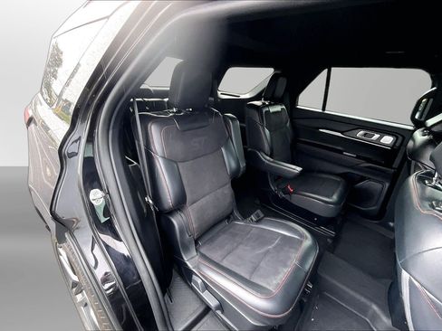 Used 2025 Ford Explorer ST AWD/4WD image 17