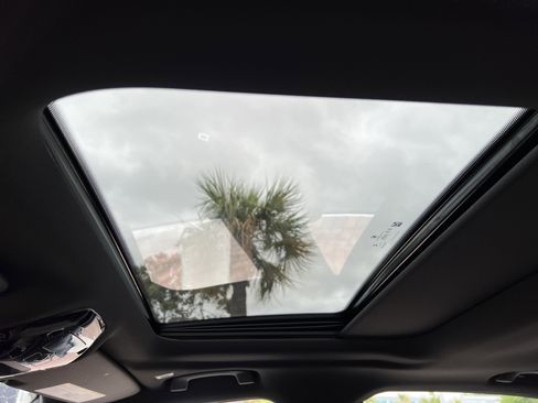 Used 2025 BMW 540i xDrive w/ Premium Package image 28