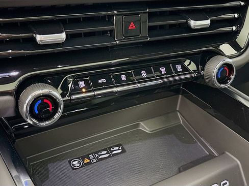 New 2025 Chevrolet Suburban Premier image 16