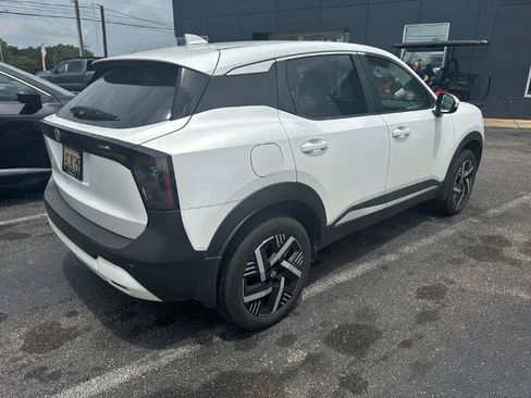 Certified 2025 Nissan Kicks SV FWD image 3