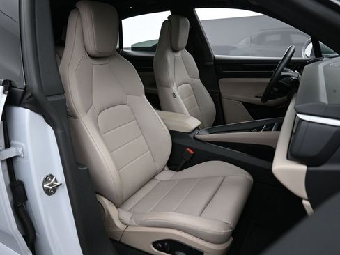 Certified 2025 Porsche Macan 4 Electric image 30