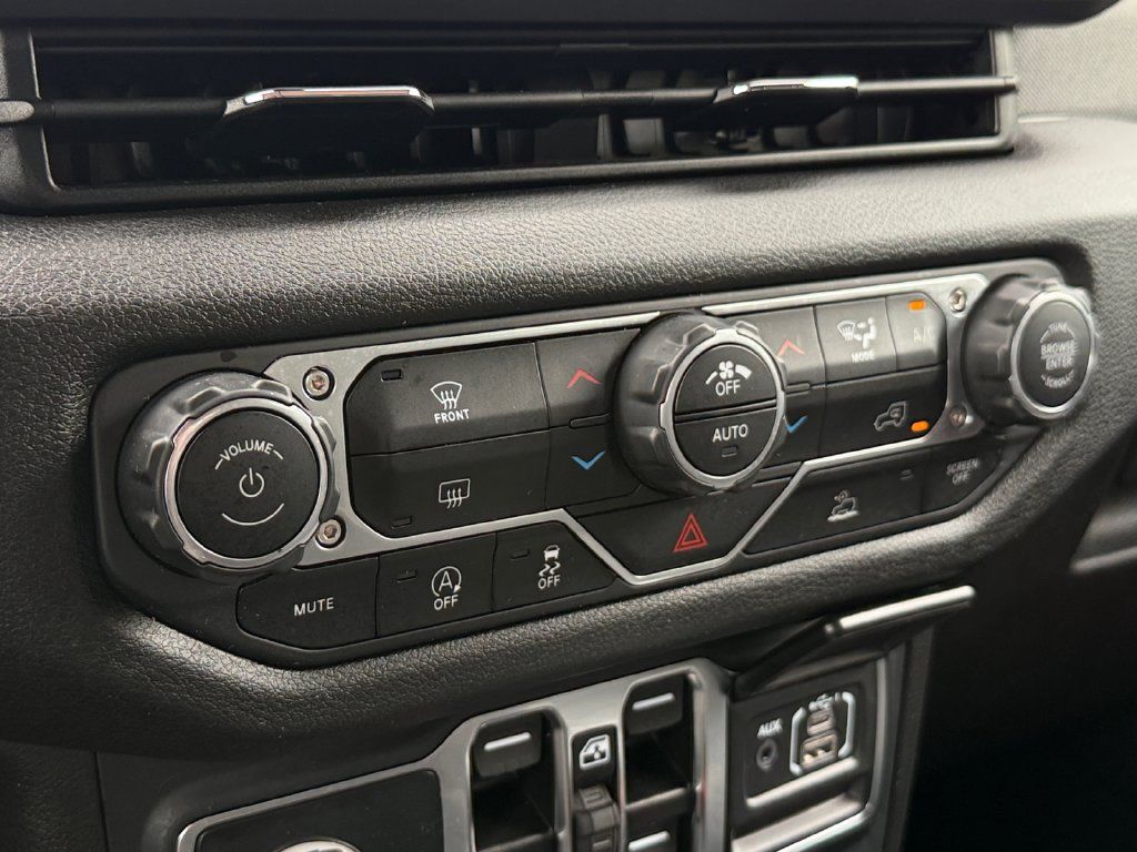 Used 2024 Jeep Gladiator Mojave AWD/4WD image 10