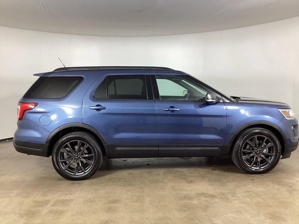 Certified 2018 Ford Explorer XLT w/ Equipment Group 202A AWD/4WD image 4