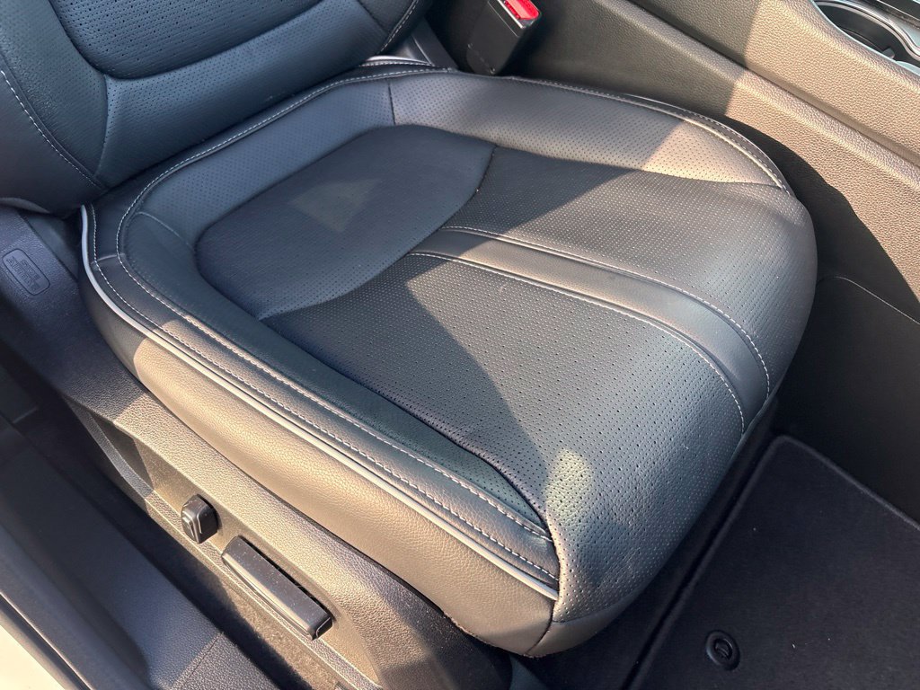 Used 2025 Honda Pilot Elite image 29