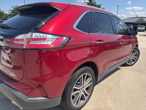 Used 2019 Ford Edge Titanium FWD image 3