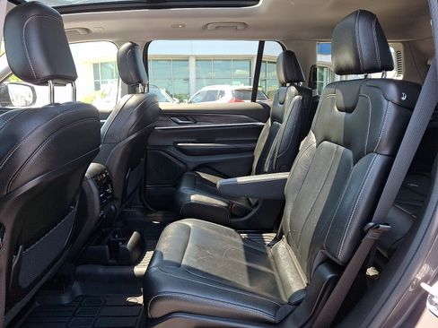Used 2023 Jeep Grand Cherokee L Limited AWD/4WD image 10