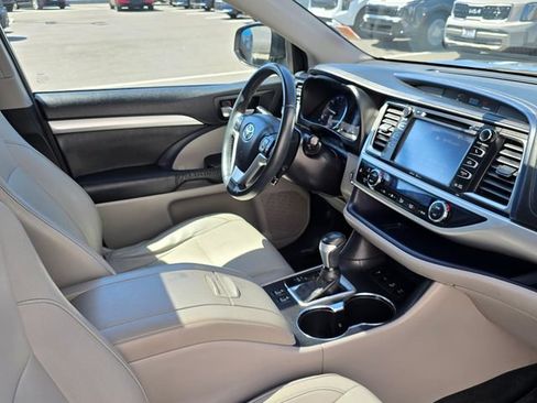 Used 2015 Toyota Highlander XLE AWD/4WD image 9