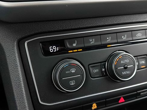 Used 2021 Volkswagen Atlas Cross Sport SE image 22