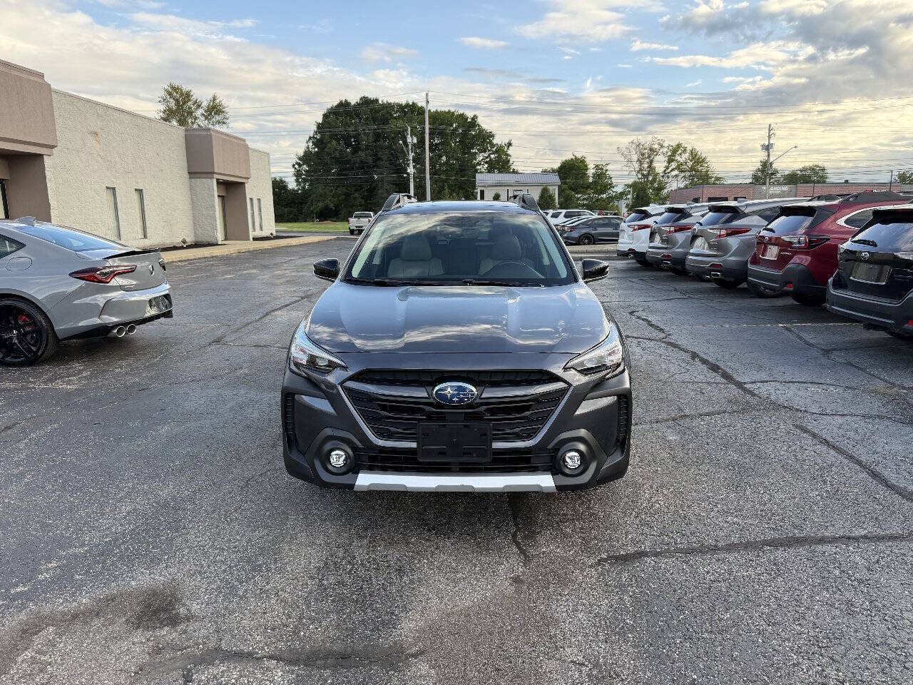 Used 2025 Subaru Outback Limited AWD/4WD image 2