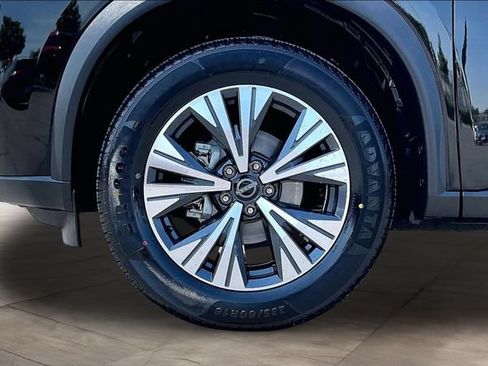 Certified 2023 Nissan Rogue SV FWD image 33