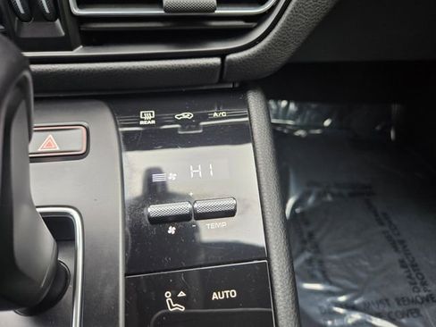 Used 2024 Porsche Macan image 26