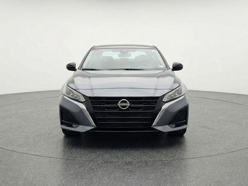 Used 2025 Nissan Altima 2.5 SV FWD image 2