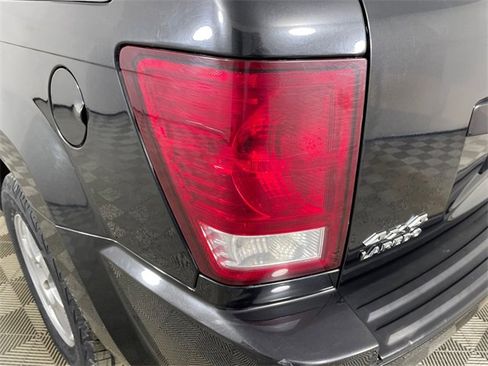 Used 2010 Jeep Grand Cherokee Laredo image 18