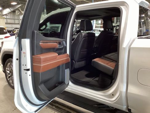 Used 2024 GMC Sierra 1500 Denali Ultimate image 8