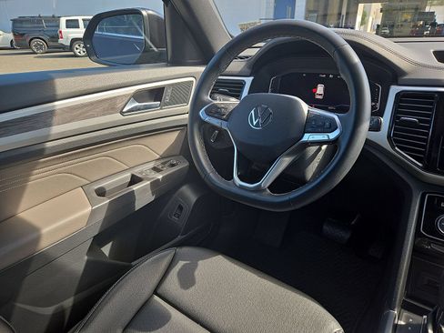 Used 2022 Volkswagen Atlas Cross Sport SE AWD/4WD image 15
