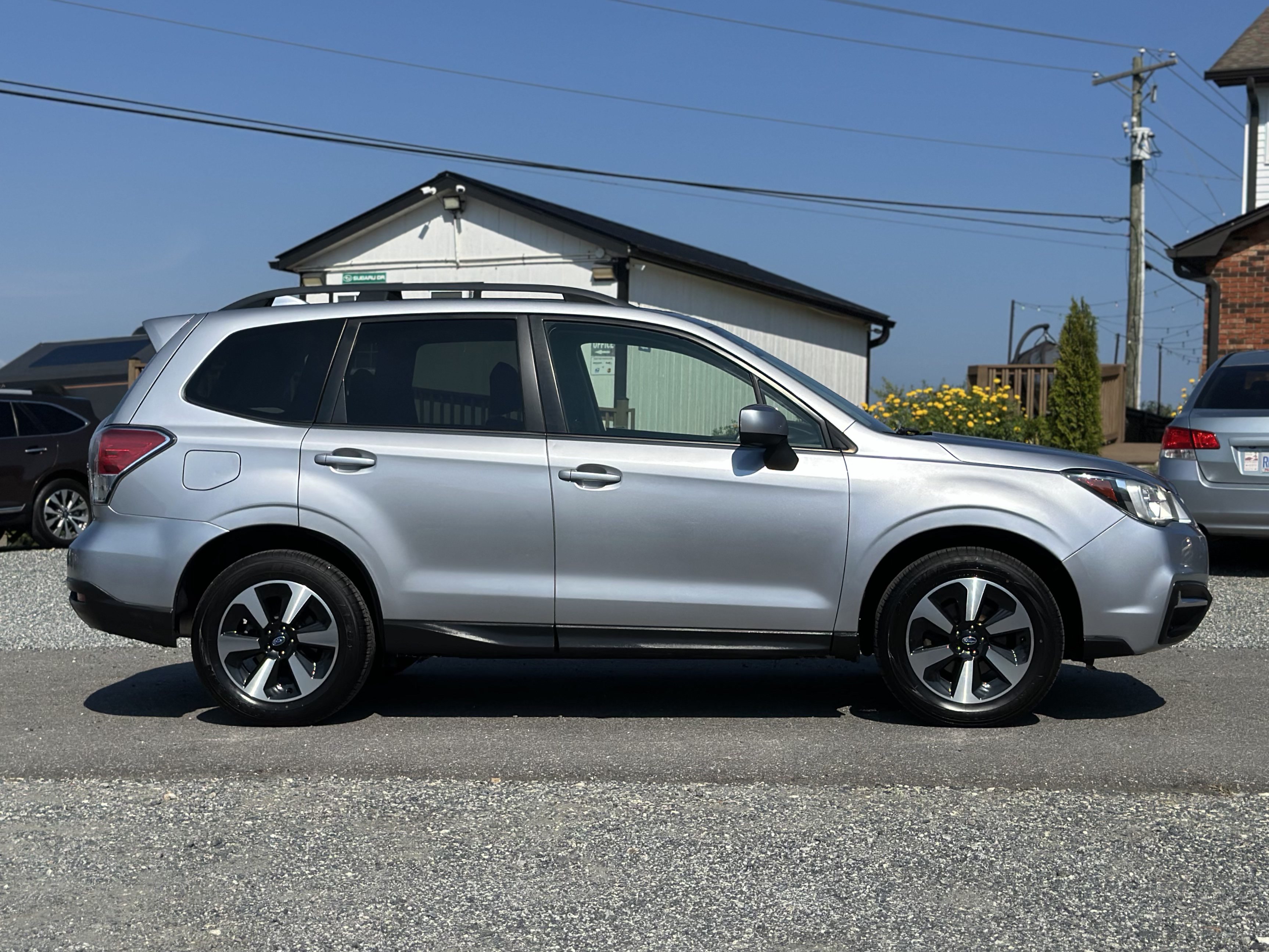 Used 2017 Subaru Forester 2.5i Premium AWD/4WD image 2