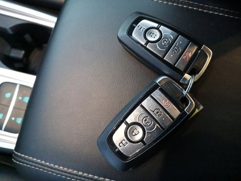 Used 2023 Ford Explorer Limited w/ Limited Technology Package image 26