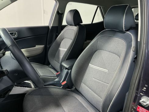 Used 2024 Hyundai Venue Limited FWD image 14