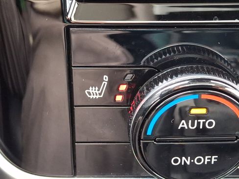 Used 2021 Nissan Rogue SL w/ Premium Package image 28