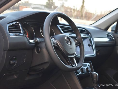 Used 2020 Volkswagen Tiguan SE w/ Panoramic Sunroof Package AWD/4WD image 18