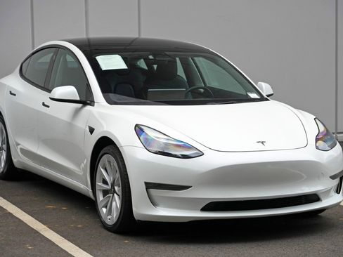 Used 2022 Tesla Model 3 Long Range AWD/4WD image 54
