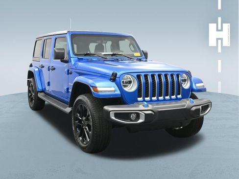Used 2022 Jeep Wrangler Unlimited Sahara AWD/4WD image 3