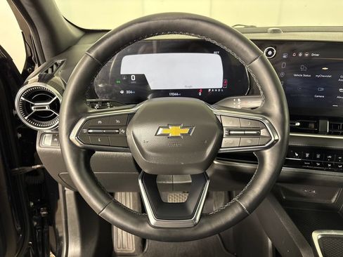 Used 2025 Chevrolet Equinox LT w/ Safety and Technology Package FWD image 16