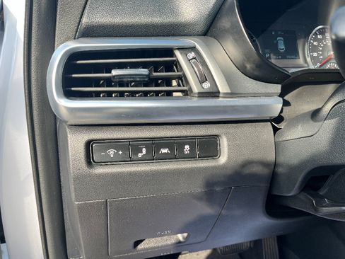 Used 2022 Kia Telluride LX image 30