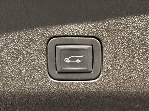 Certified 2023 Cadillac Escalade ESV Sport Platinum image 28