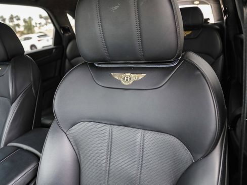 Used 2019 Bentley Bentayga image 24