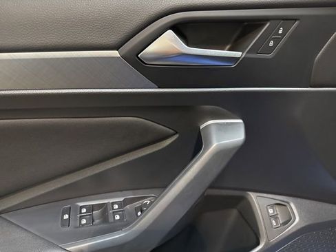 Certified 2022 Volkswagen Jetta SE image 12