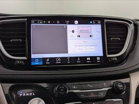 Used 2023 Chrysler Pacifica Limited FWD image 26