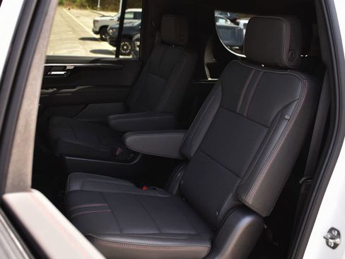New 2026 Chevrolet Suburban RST AWD/4WD image 11