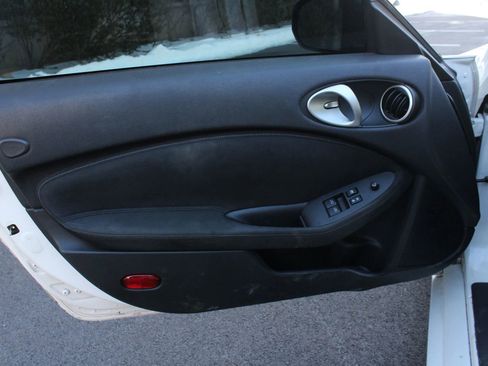 Used 2014 Nissan 370Z Touring image 14