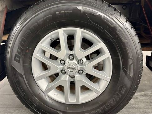 Used 2017 Nissan Frontier SV image 10