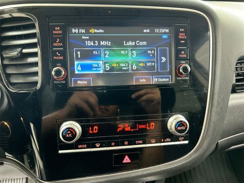 Used 2020 Mitsubishi Outlander ES image 14