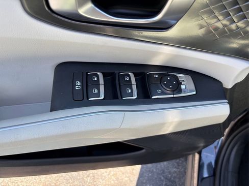 Certified 2025 Kia Sorento S image 30