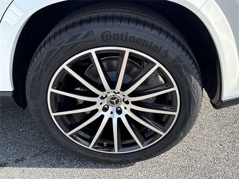 New 2025 Mercedes-Benz GLS 580 4MATIC image 33