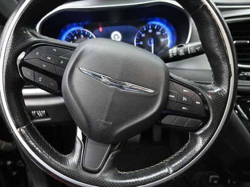 Used 2019 Chrysler Pacifica Limited w/ S Appearance Package image 17