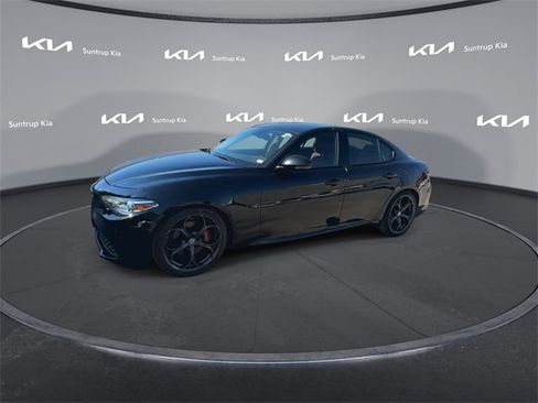 Used 2017 Alfa Romeo Giulia Ti w/ TI 19" Sport Package image 8