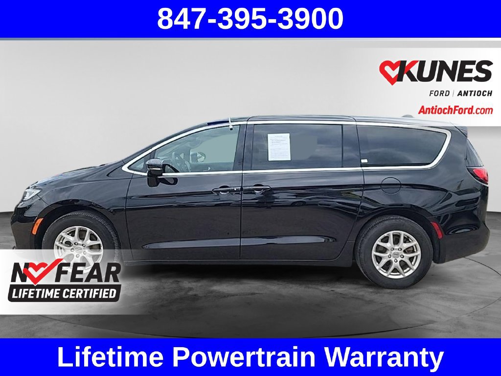 Used 2025 Chrysler Pacifica Select FWD image 8