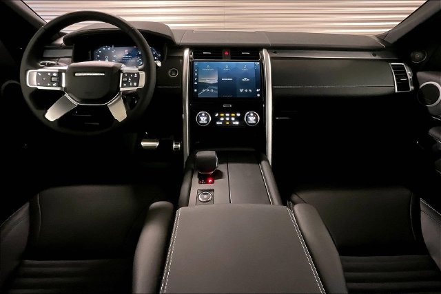 New 2026 Land Rover Discovery Limited Edition AWD/4WD image 6