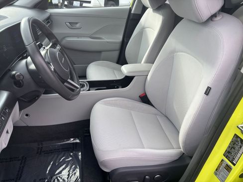 Used 2025 Hyundai Kona SEL image 32