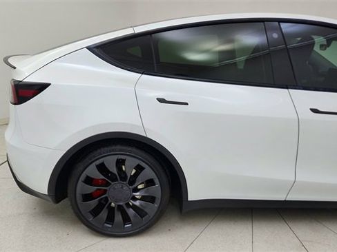 Used 2023 Tesla Model Y Performance image 12